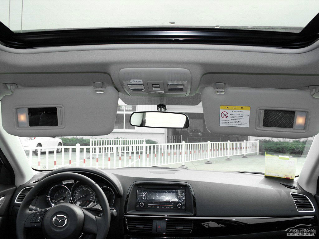 珠光白馬自達(dá)CX-5車廂內(nèi)飾圖片