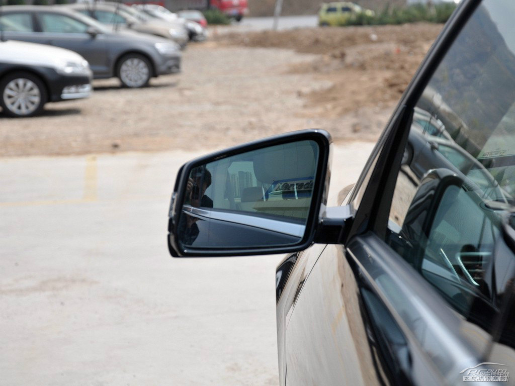黑銅灰奔馳E級(jí)車身外觀圖片
