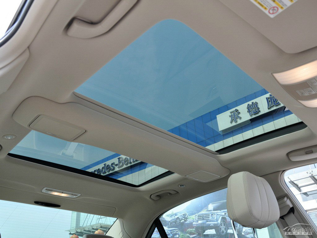 黑銅灰奔馳E級車廂內飾圖片
