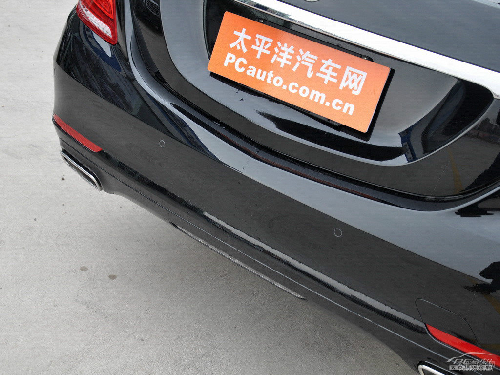 曜巖黑奔馳S級車尾外觀圖片