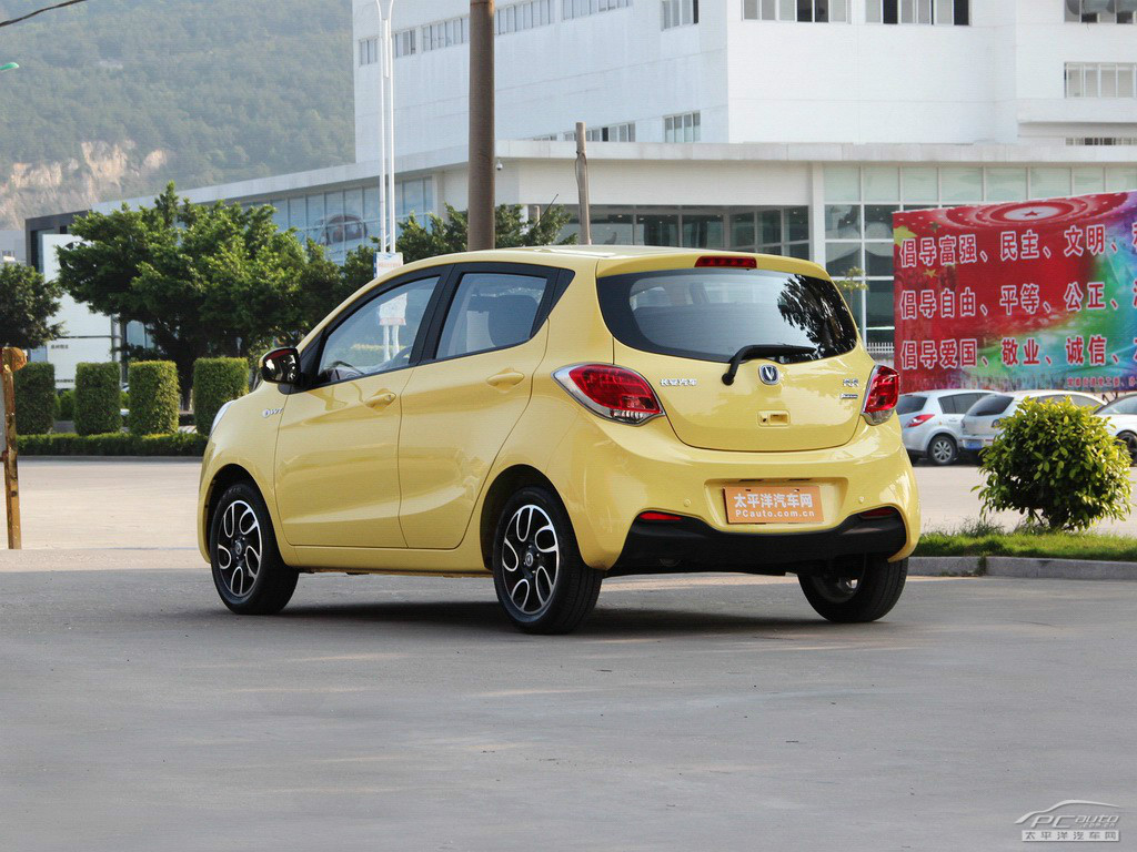 奔奔外觀高清大圖