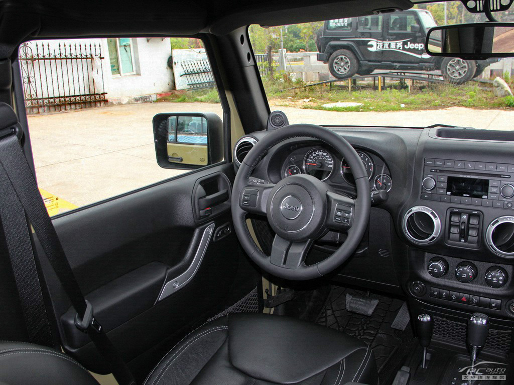 牧馬人內(nèi)飾高清大圖