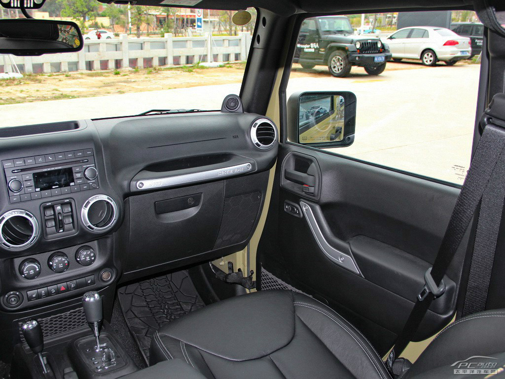 牧馬人內(nèi)飾高清大圖