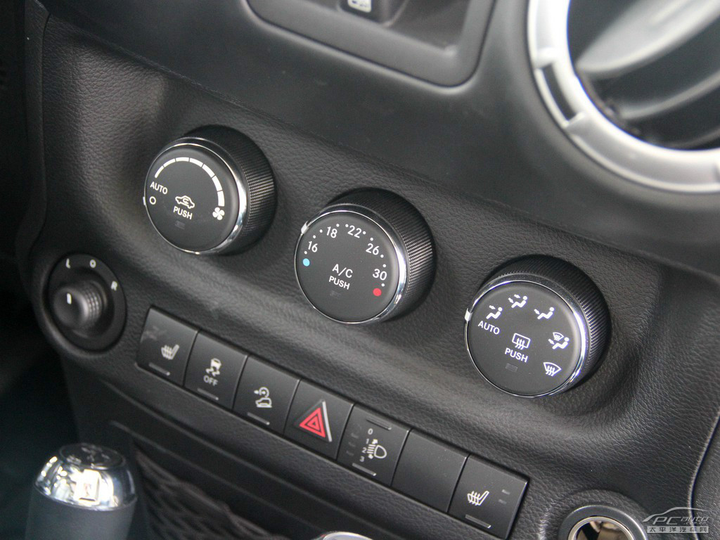 牧馬人內(nèi)飾高清大圖