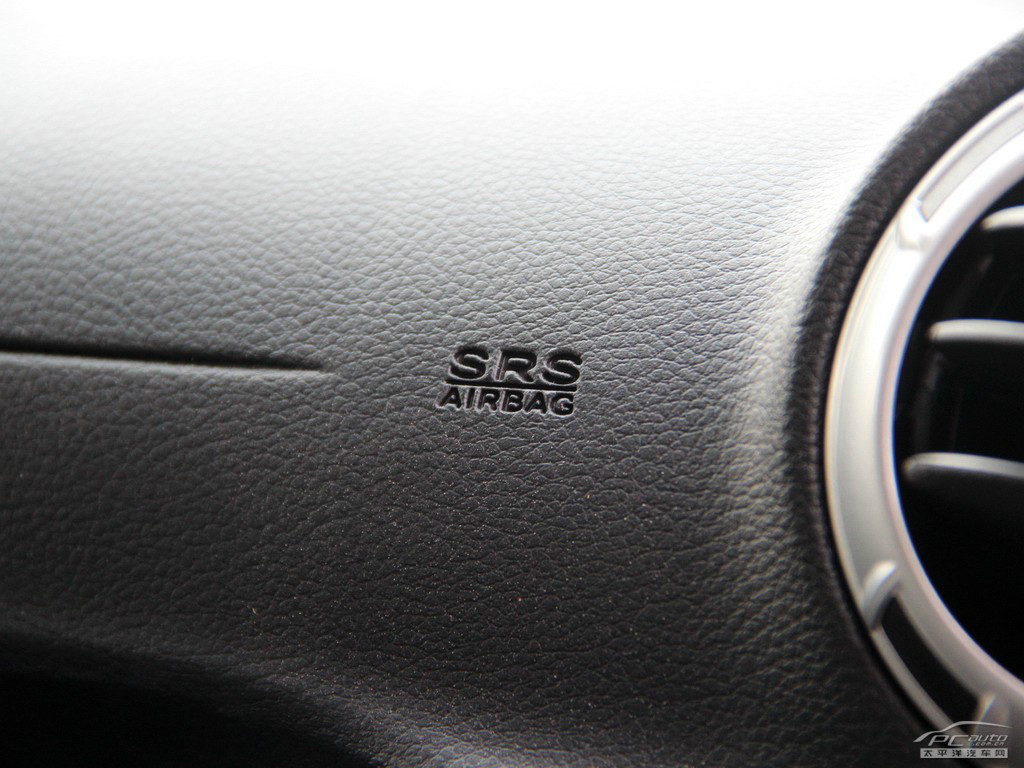 牧馬人內(nèi)飾高清大圖