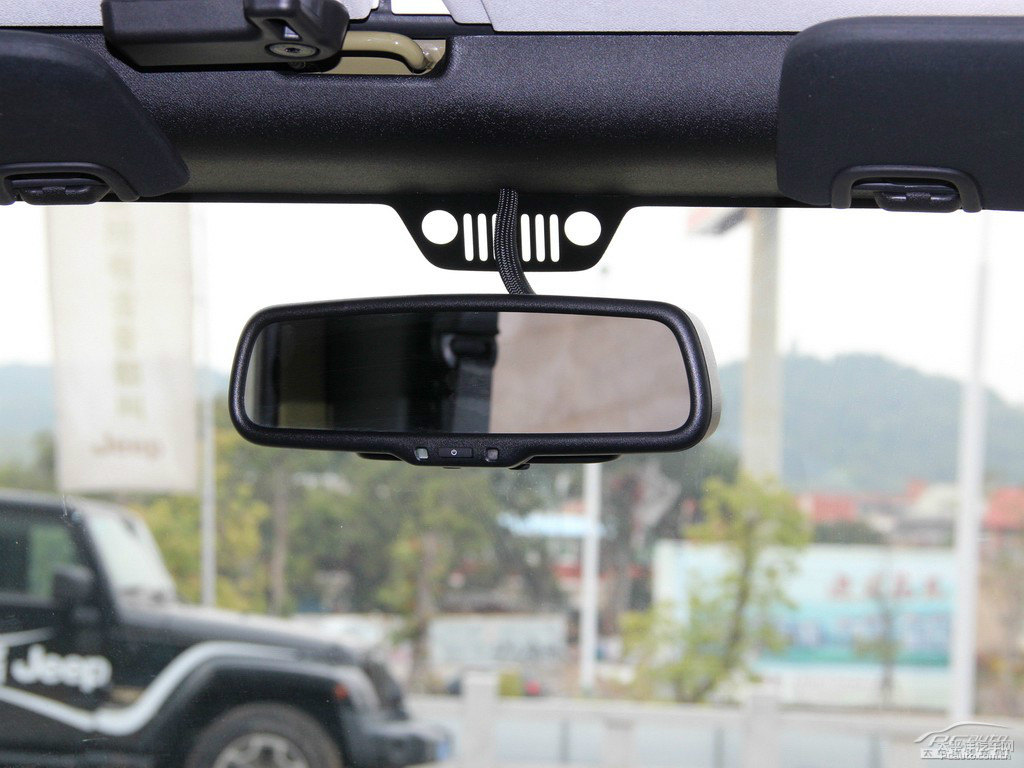 撒哈拉棕牧馬人車廂內(nèi)飾圖片