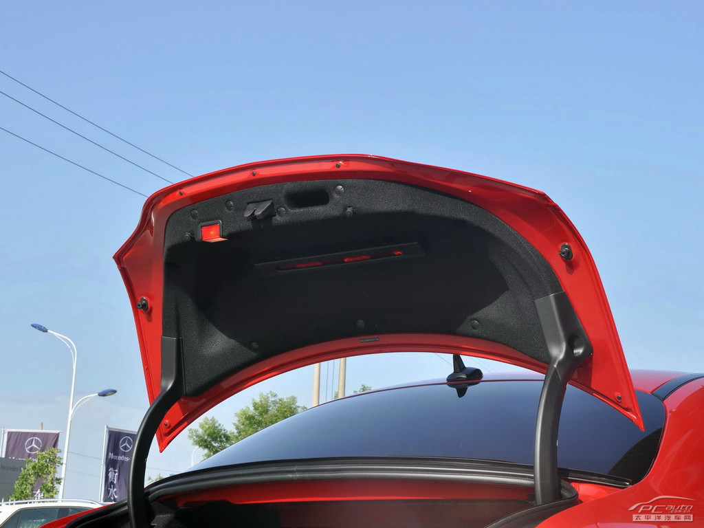 奔馳CLA級空間高清大圖