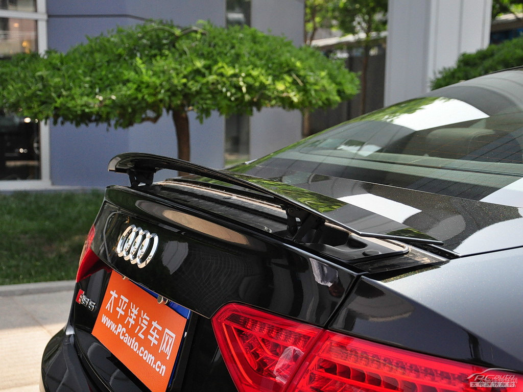 幻影黑奧迪RS 5車尾外觀圖片
