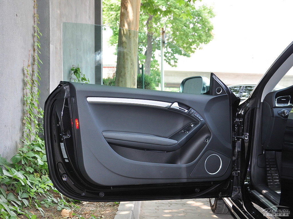 幻影黑奧迪RS 5車廂內(nèi)飾圖片
