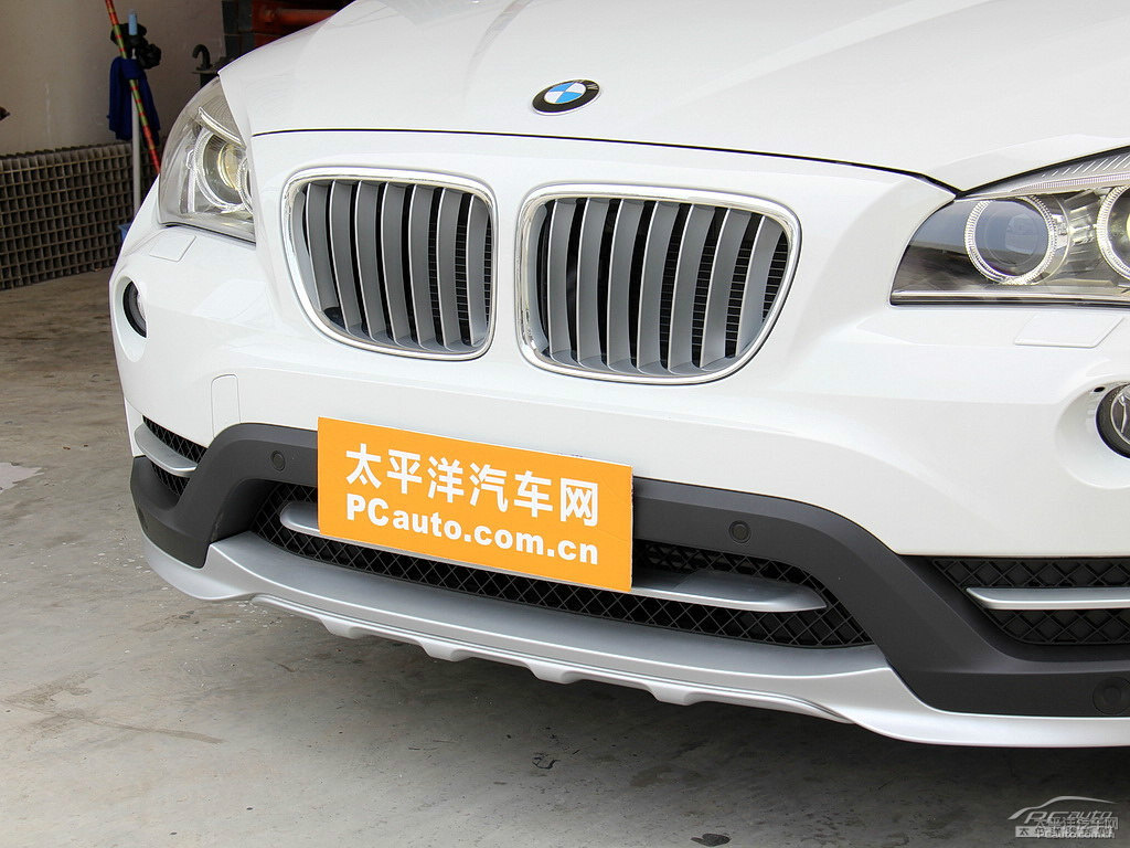 雪山白寶馬X1車頭外觀圖片