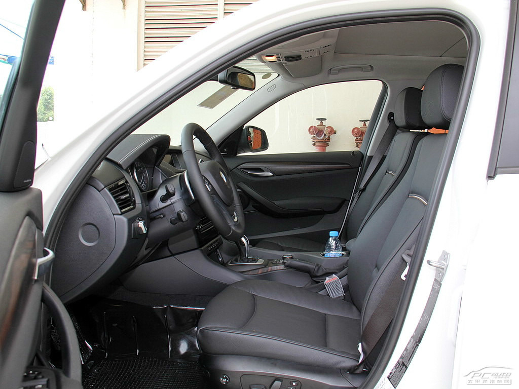 寶馬X1空間高清大圖