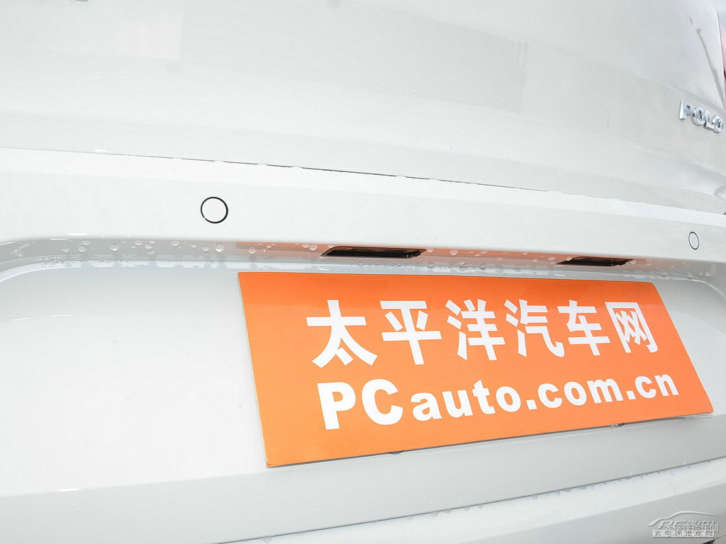 極地白大眾Polo車尾外觀圖片