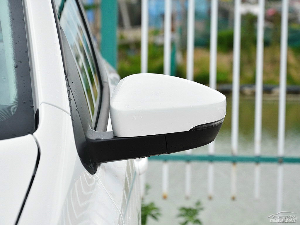 極地白大眾Polo車身外觀圖片