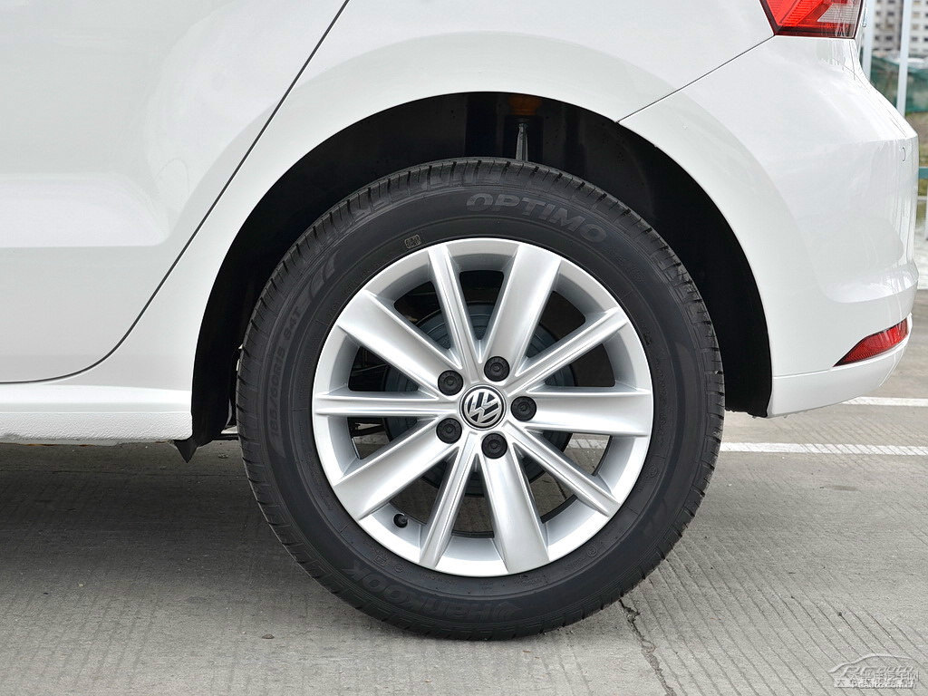 極地白大眾Polo車身外觀圖片