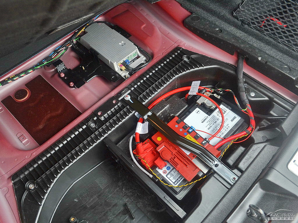 墨爾本紅寶馬X1后備廂空間圖片