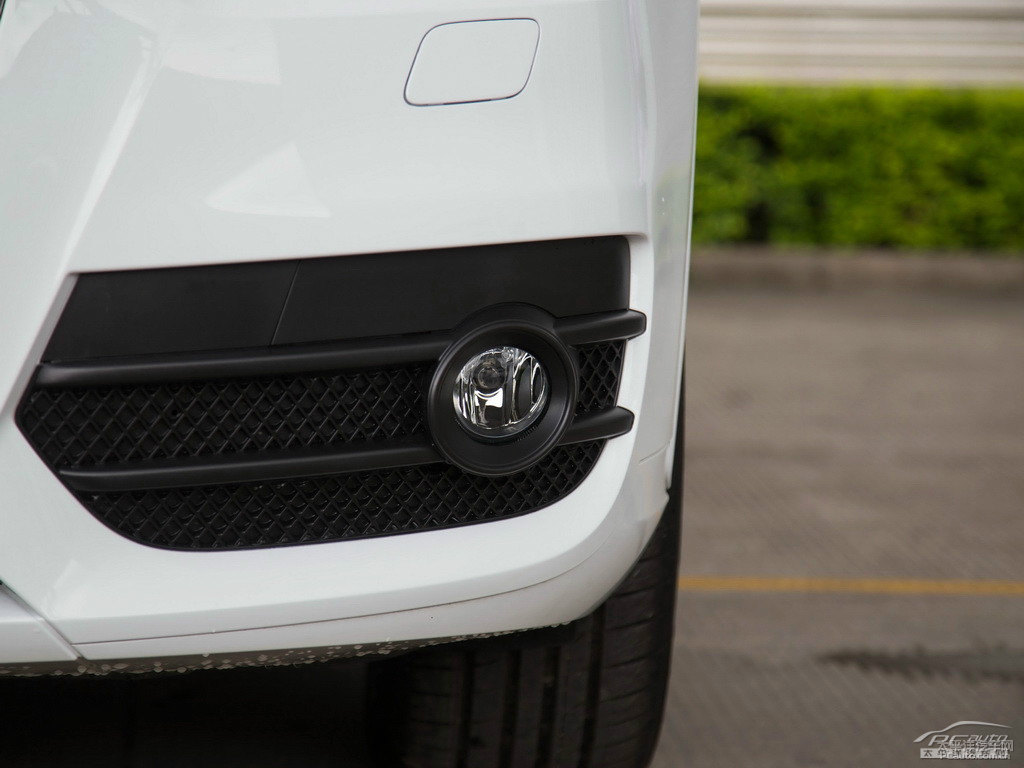 冰川白奧迪Q3車(chē)頭外觀圖片
