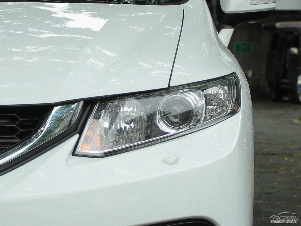 塔夫綢白思域車頭外觀圖片