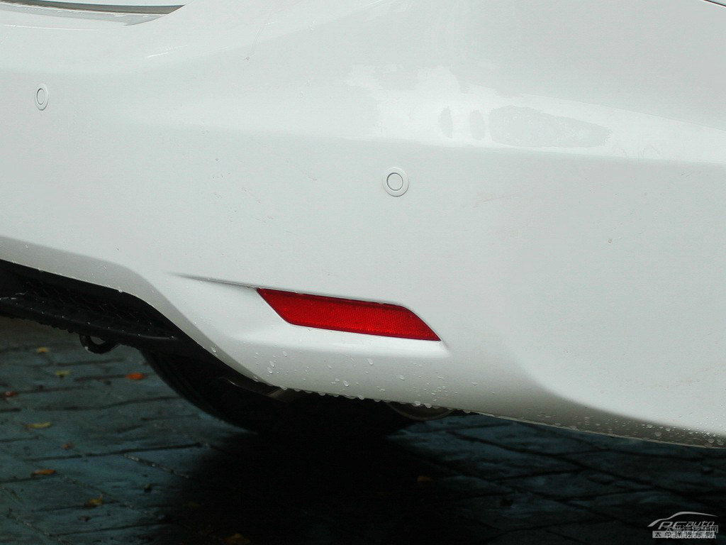 塔夫綢白思域車尾外觀圖片