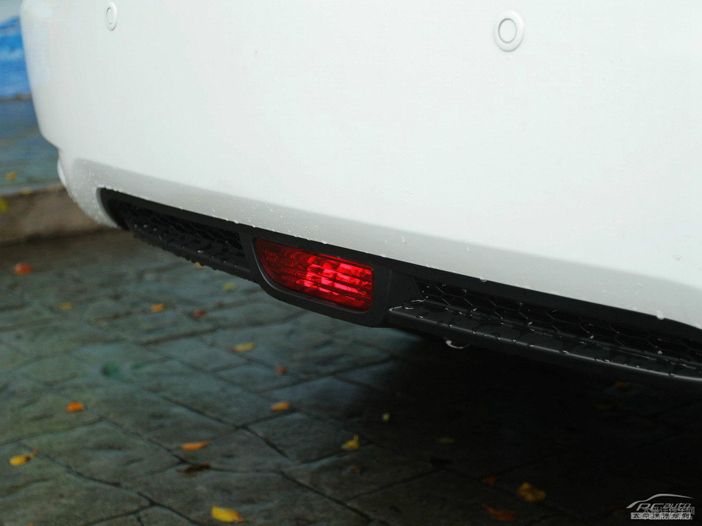 塔夫綢白思域車尾外觀圖片