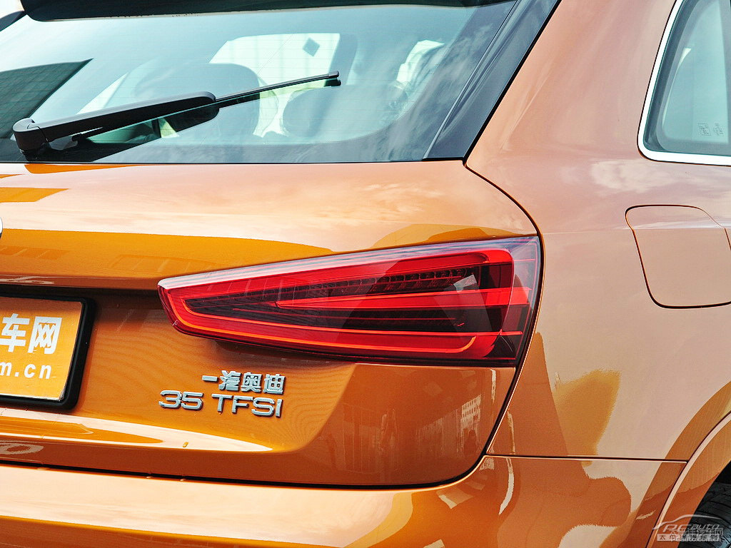 薩摩亞橙奧迪Q3車(chē)尾外觀圖片