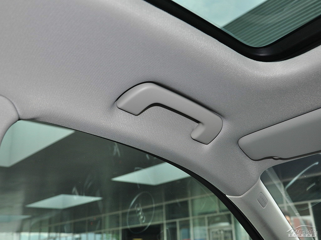 薩摩亞橙奧迪Q3車廂內(nèi)飾圖片
