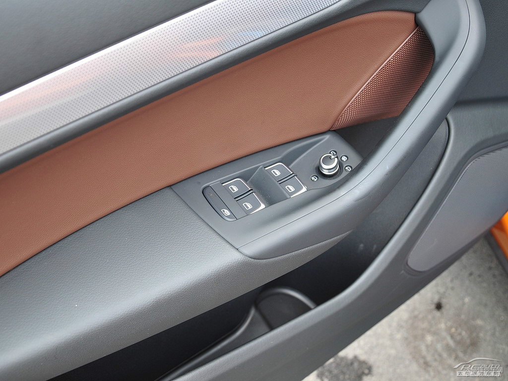 薩摩亞橙奧迪Q3車廂內(nèi)飾圖片