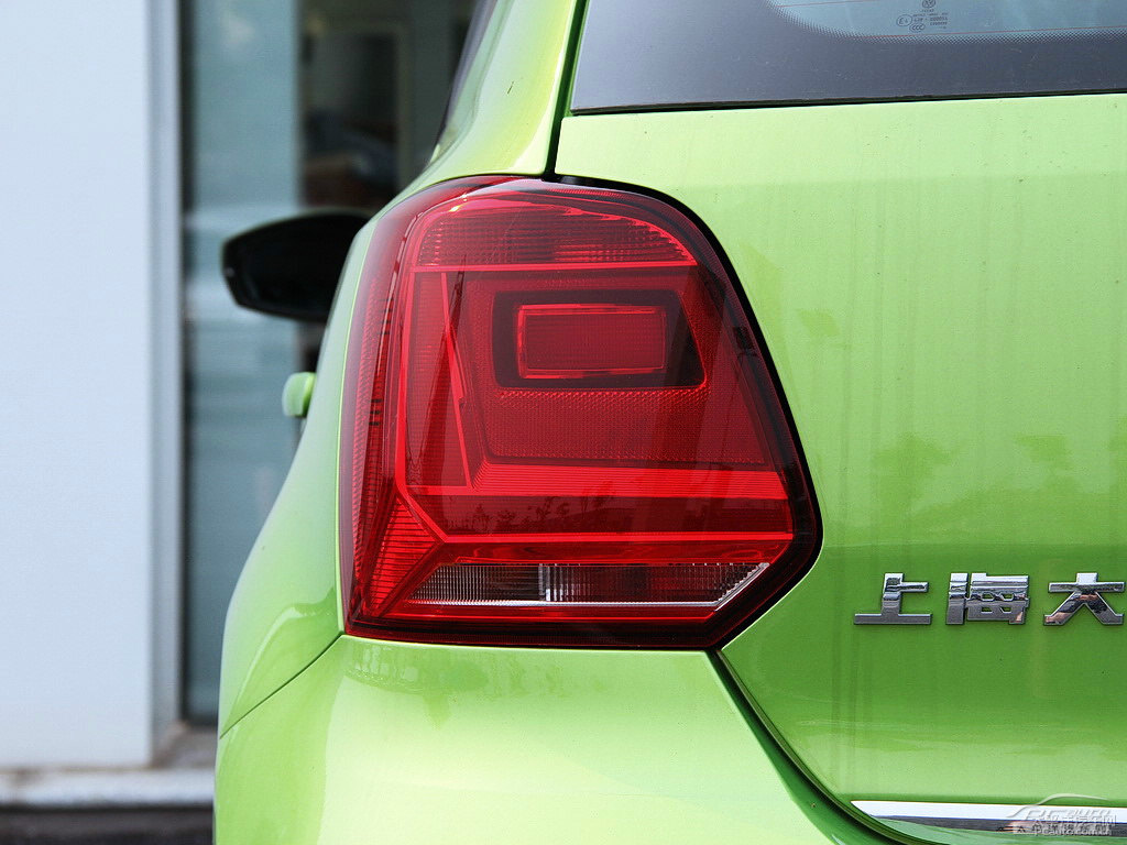 流光綠大眾Polo車尾外觀圖片