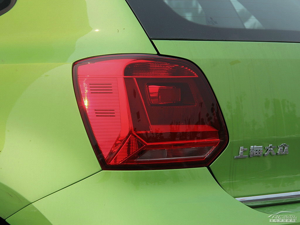 流光綠大眾Polo車尾外觀圖片