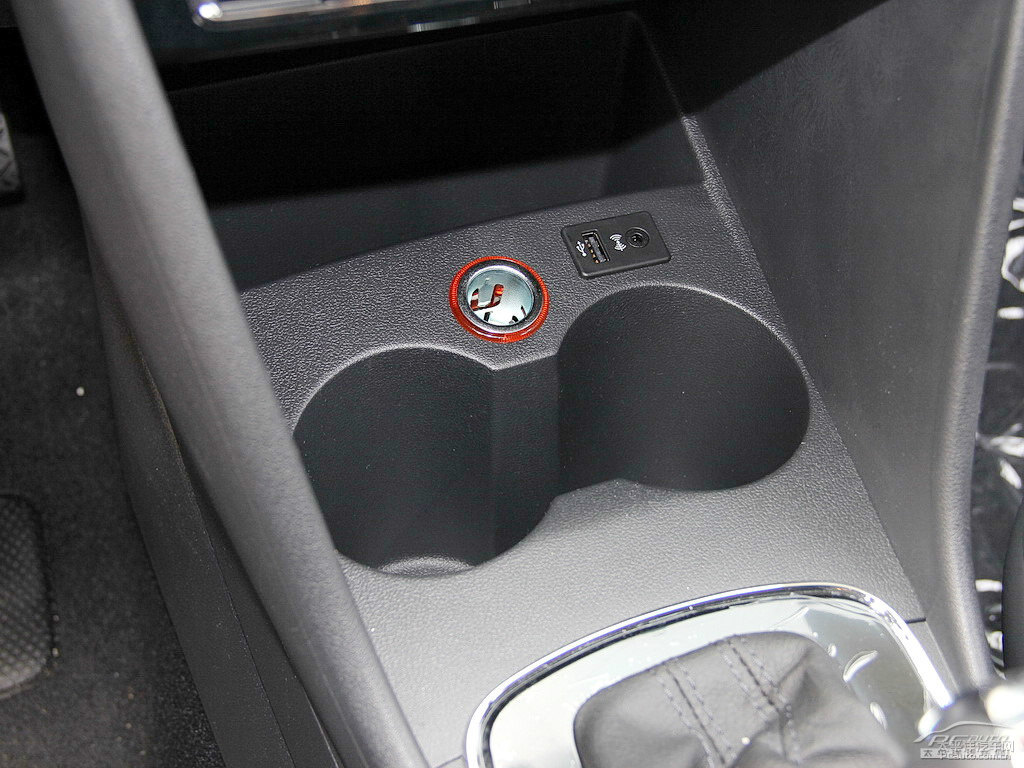 流光綠大眾Polo儲(chǔ)物空間空間圖片