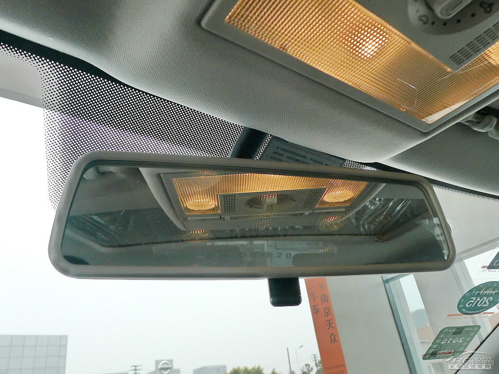 流光綠大眾Polo車廂內(nèi)飾圖片