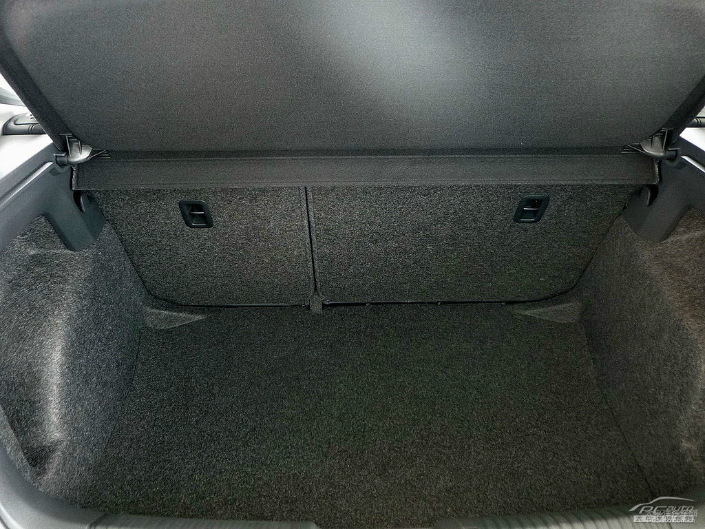 流光綠大眾Polo后備廂空間圖片