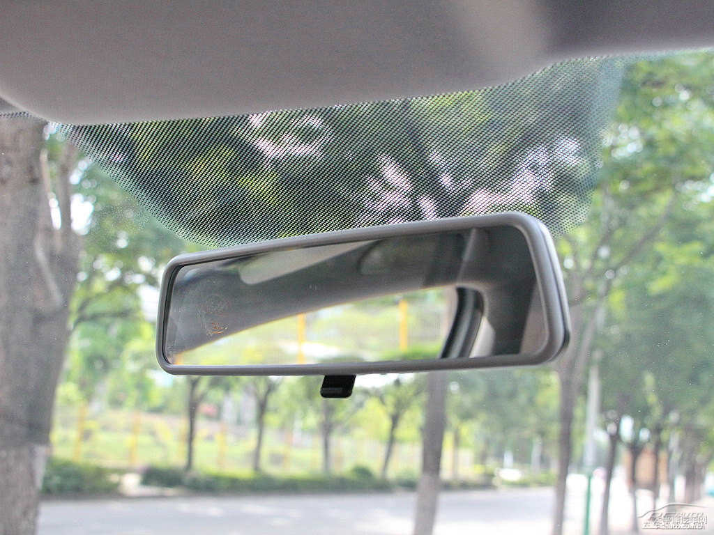 銳利銀大眾Polo車廂內(nèi)飾圖片