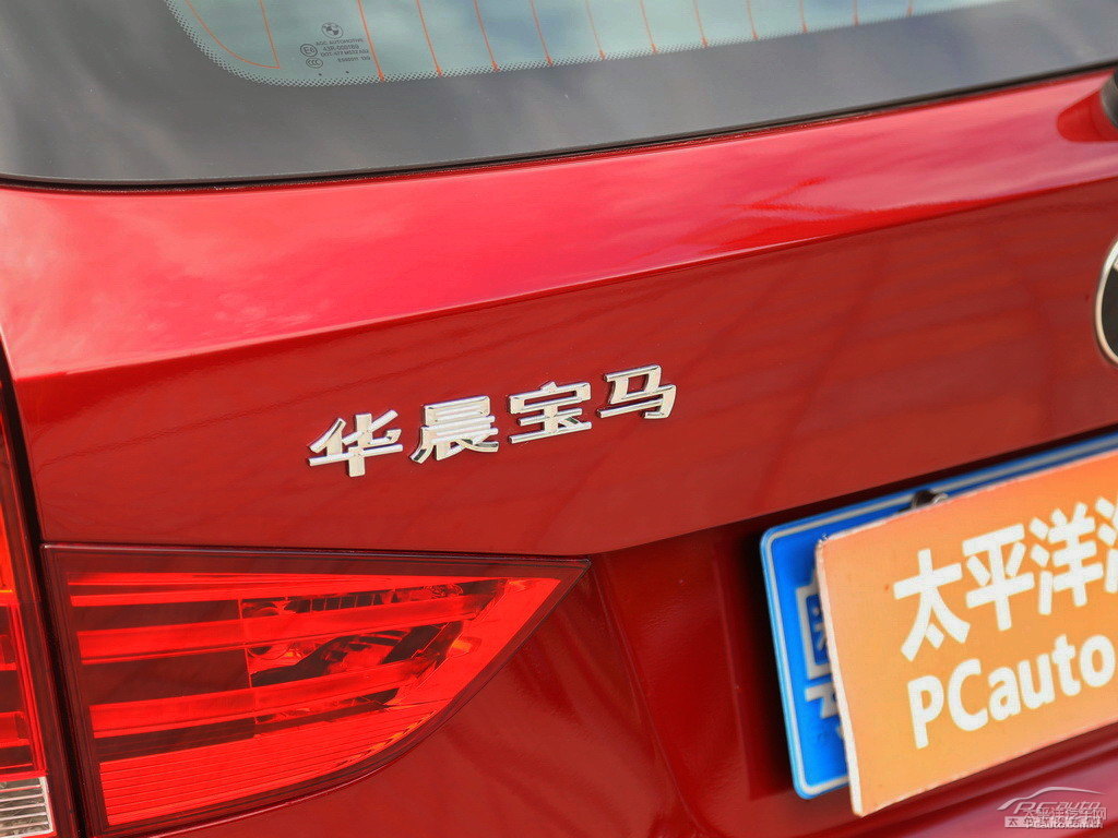 朱砂紅寶馬X1車尾外觀圖片