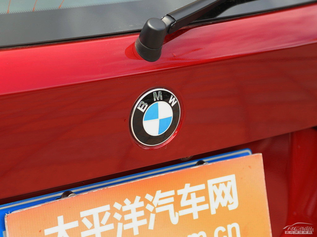 朱砂紅寶馬X1車尾外觀圖片