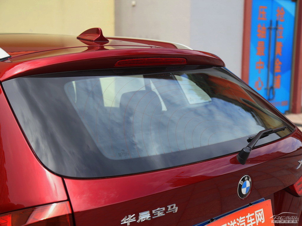 朱砂紅寶馬X1車尾外觀圖片