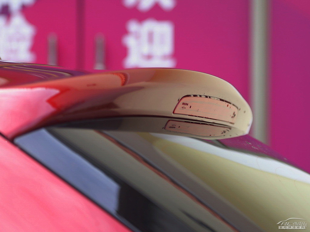 朱砂紅寶馬X1車(chē)尾外觀圖片