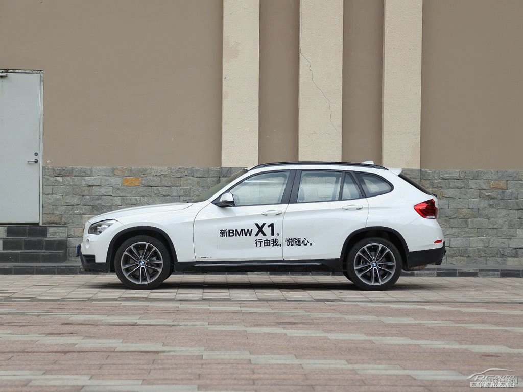 雪山白寶馬X1整車外觀外觀圖片
