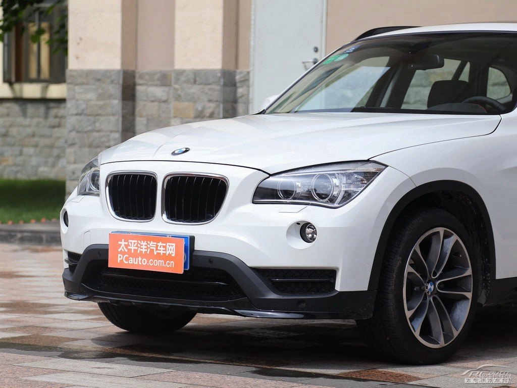 雪山白寶馬X1車頭外觀圖片