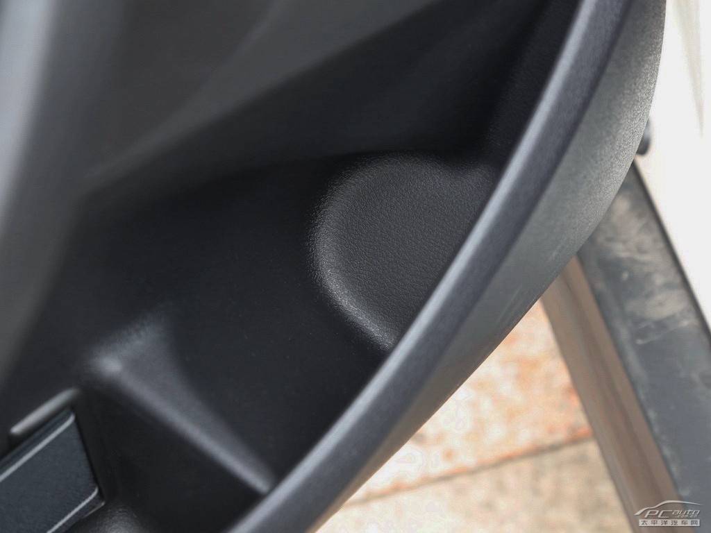 寶馬X1空間高清大圖