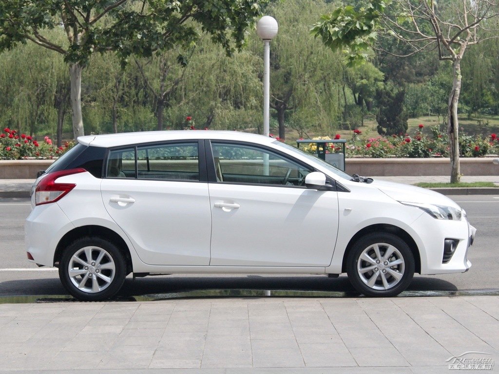 天際白YARiS L 致炫整車外觀外觀圖片