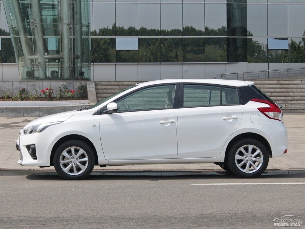 天際白YARiS L 致炫整車外觀外觀圖片