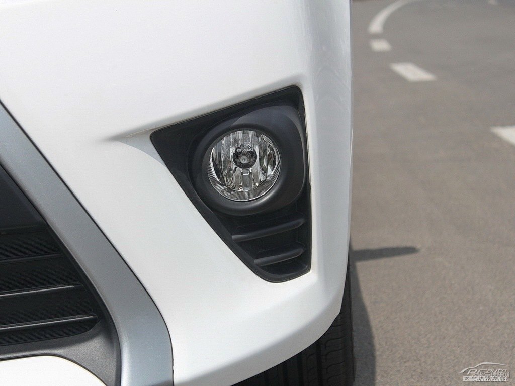 天際白YARiS L 致炫車頭外觀圖片
