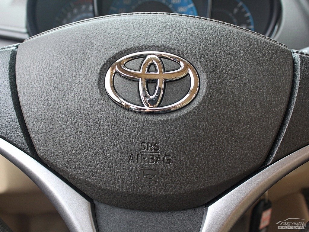 天際白YARiS L 致炫中控內(nèi)飾圖片
