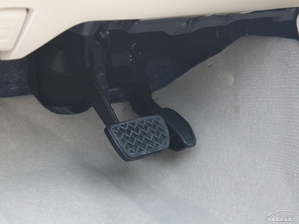 天際白YARiS L 致炫中控內(nèi)飾圖片