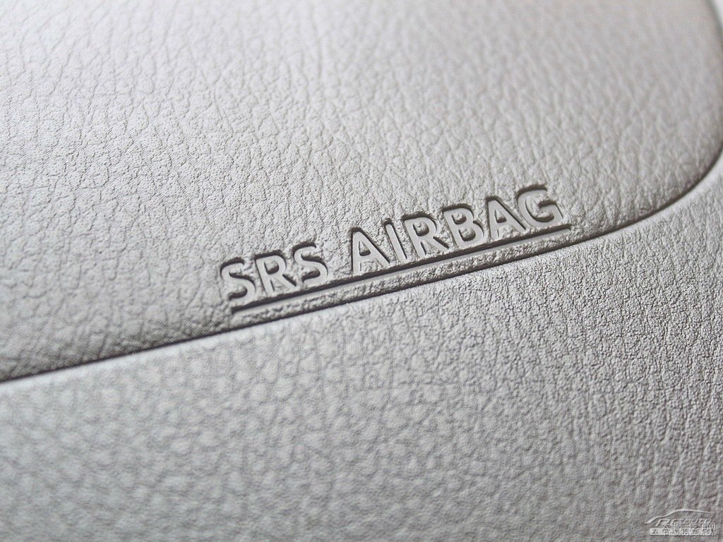 天際白YARiS L 致炫中控內飾圖片