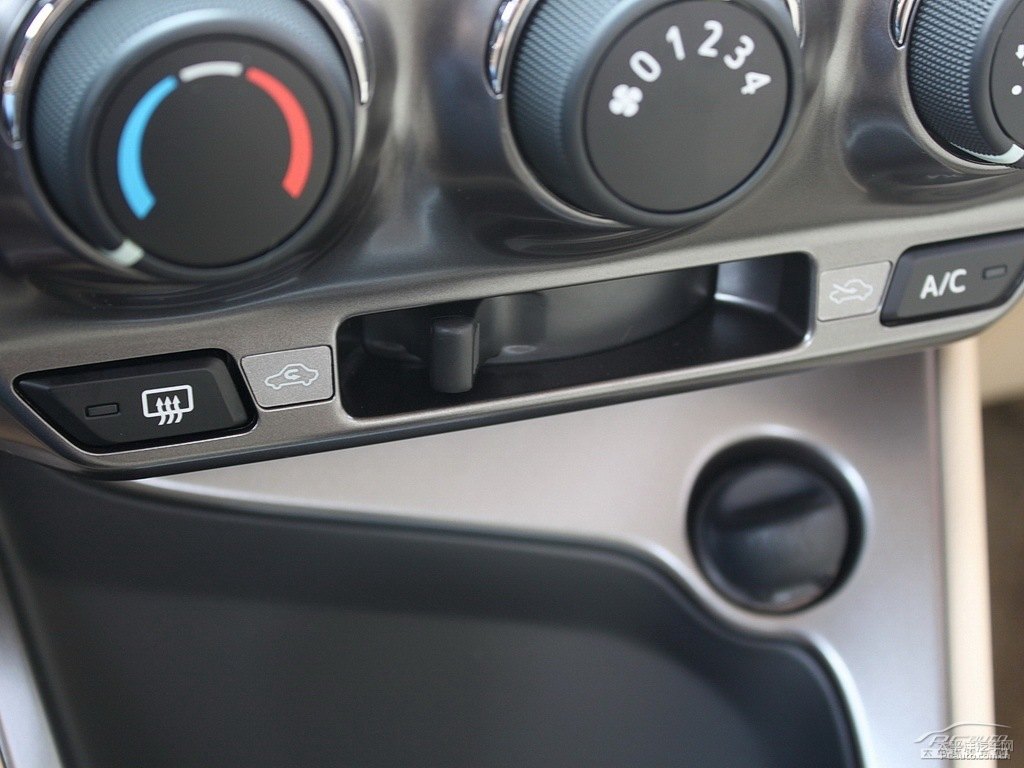 天際白YARiS L 致炫儲物空間空間圖片
