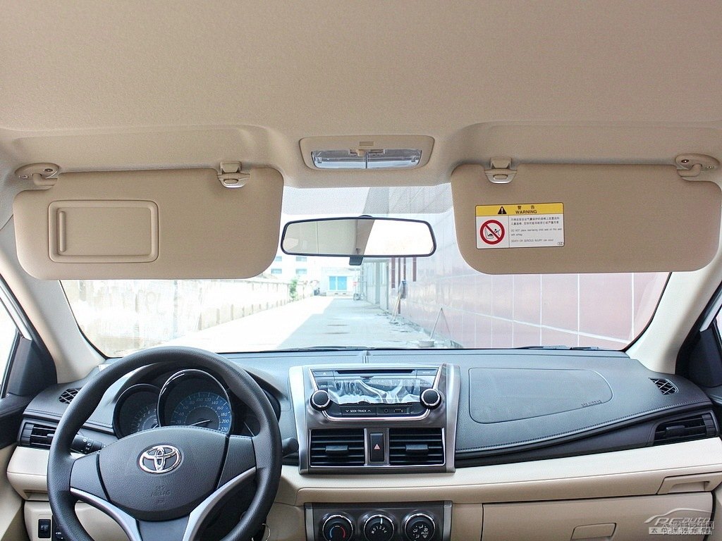 天際白YARiS L 致炫車廂內(nèi)飾圖片
