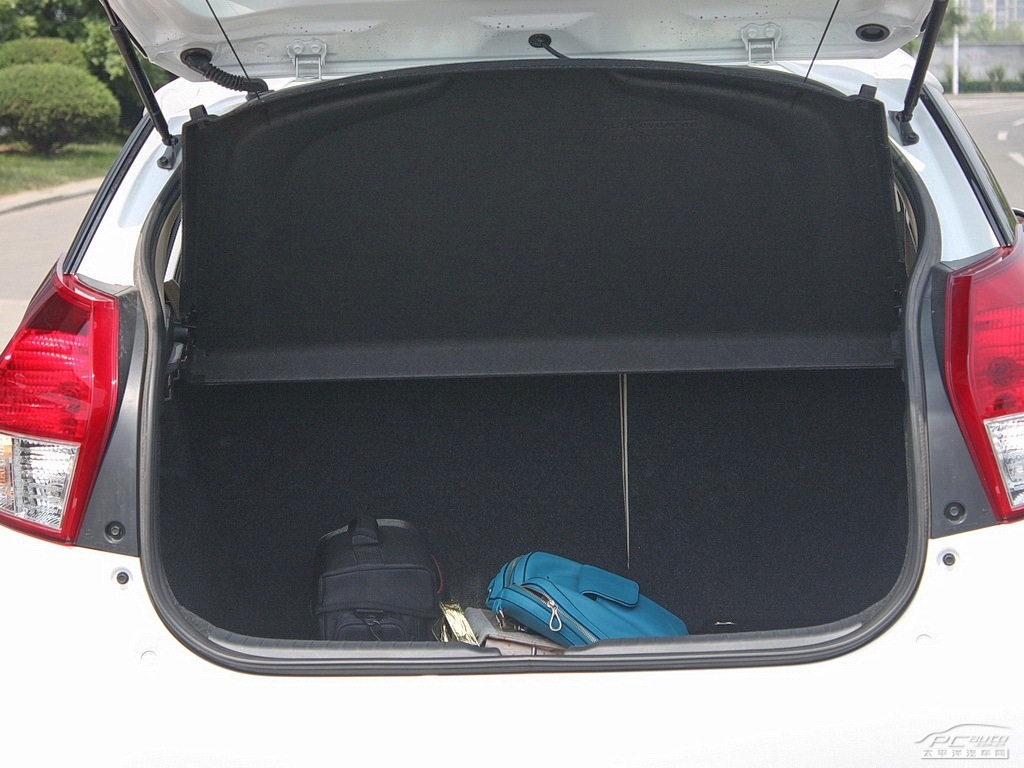 YARiS L 致炫空間高清大圖