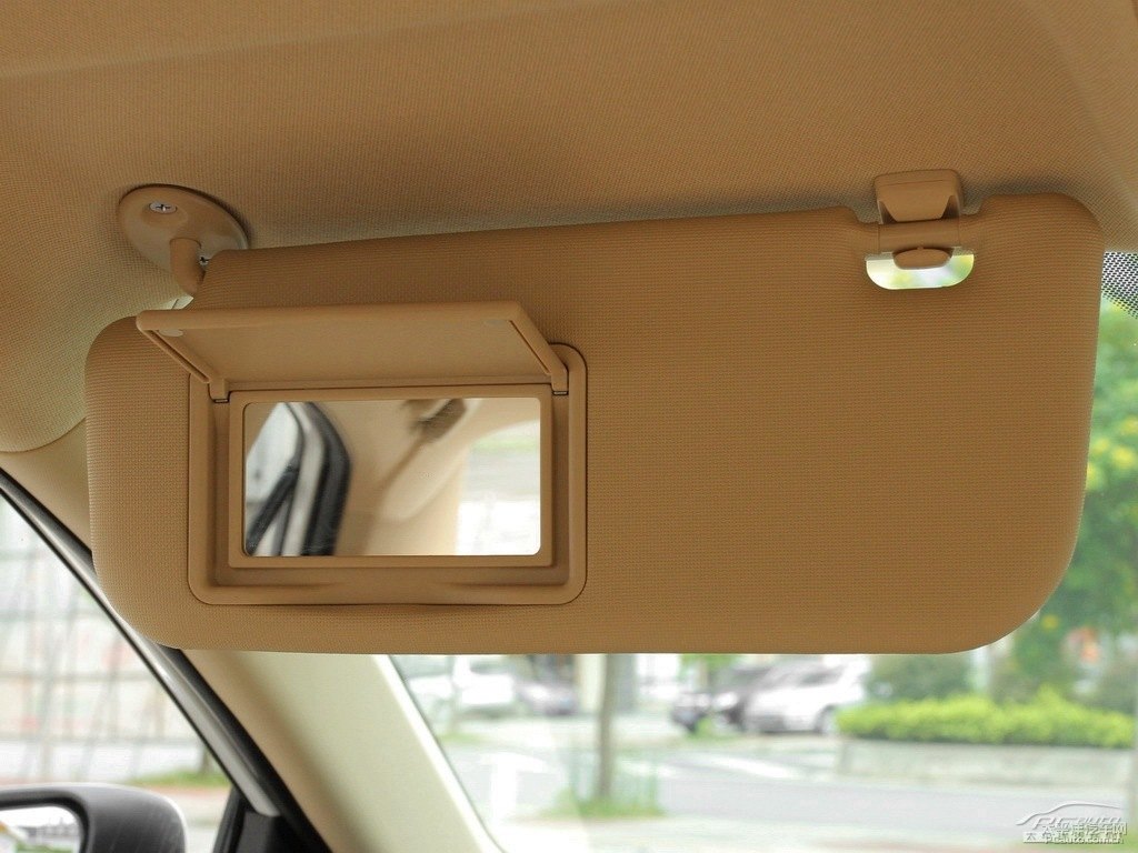 超級(jí)白色卡羅拉車廂內(nèi)飾圖片