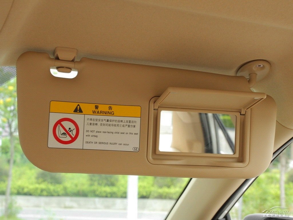 超級白色卡羅拉車廂內(nèi)飾圖片